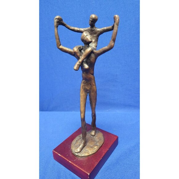 Vintage‎ Bronzeart Signed Bronze Father & Son Piggy Back Ride Statue! 3 - Picture 2 of 14